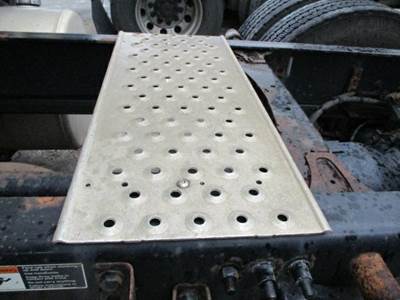 Freightliner Cascadia 125 Step