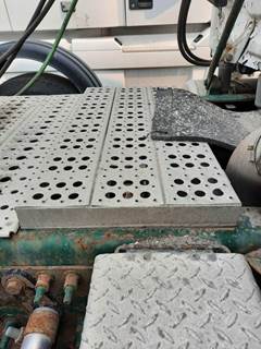 Freightliner Cascadia 125 Step