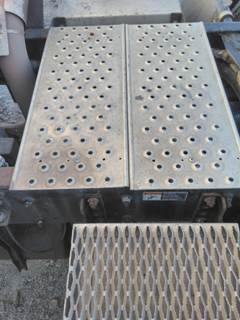 Freightliner Cascadia 125 Step