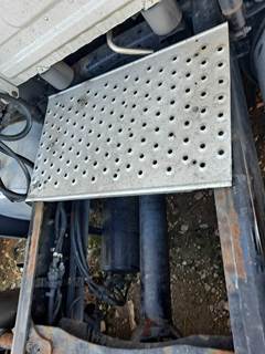 Freightliner Cascadia 125 Step