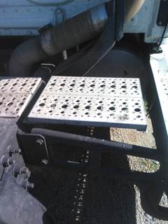 Freightliner Cascadia 125 Step