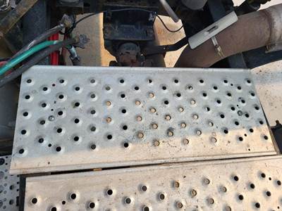 Freightliner Cascadia 125 Step