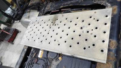 Freightliner Cascadia 125 Step