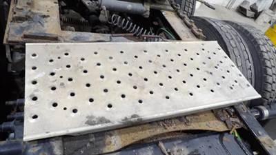 Freightliner Cascadia 125 Step