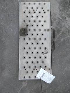 Freightliner Cascadia 125 Step