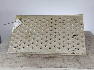 Freightliner Cascadia 125 Left Step