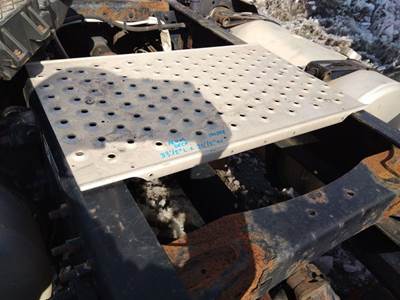 Freightliner Cascadia 125 Deck (Catwalk) Step