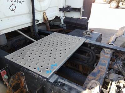 Freightliner Cascadia 125 Deck (Catwalk) Step