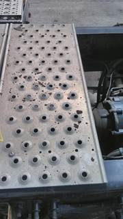 Freightliner Cascadia 125 Deck (Catwalk) Step