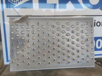 Freightliner Cascadia 125 Deck (Catwalk) Step