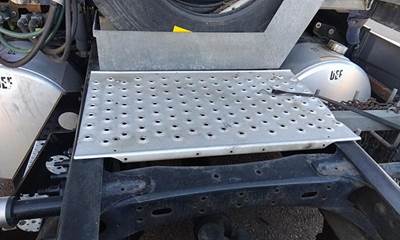 Freightliner Cascadia 125 Deck (Catwalk) Step