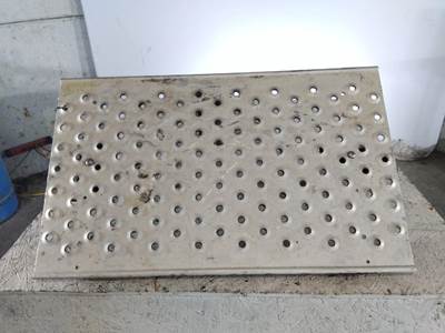 Freightliner Cascadia 125 Deck (Catwalk) Step