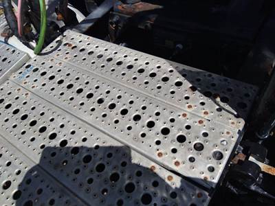 Freightliner Cascadia 125 Deck (Catwalk) Step