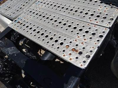 Freightliner Cascadia 125 Deck (Catwalk) Step
