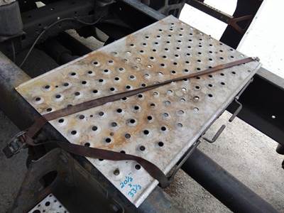 Freightliner Cascadia 125 Deck (Catwalk) Step