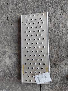 Freightliner Cascadia 125 Deck (Catwalk) Step