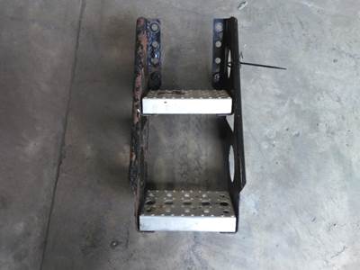 Freightliner Cascadia 125 Frame Step