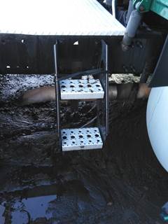 Freightliner Cascadia 125 Frame Step