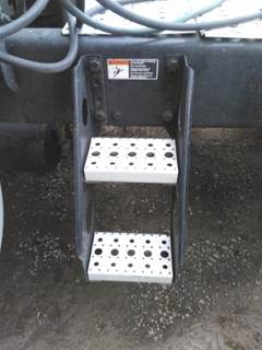 Freightliner Cascadia 125 Frame Step