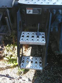 Freightliner Cascadia 125 Left Frame Step