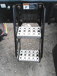 Freightliner Cascadia 125 Left Frame Step