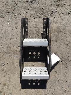 Freightliner Cascadia 125 Frame Step