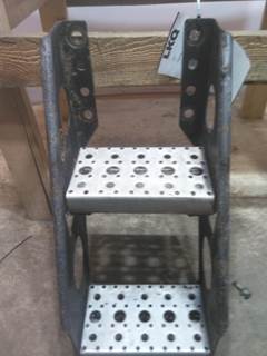 Freightliner Cascadia 125 Frame Step