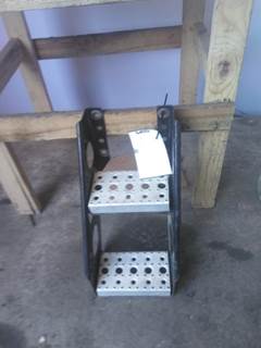 Freightliner Cascadia 125 Left Frame Step