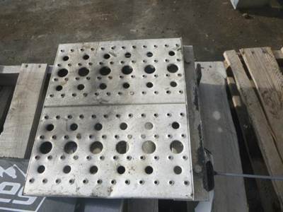 Freightliner Cascadia 125 Frame Step