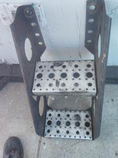 Freightliner Cascadia 125 Left Frame Step