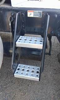 Freightliner Cascadia 125 Left Frame Step