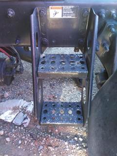 Freightliner Cascadia 125 Frame Step
