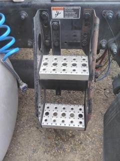 Freightliner Cascadia 125 Frame Step