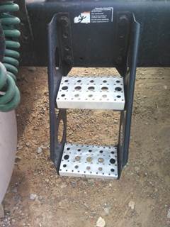 Freightliner Cascadia 125 Frame Step