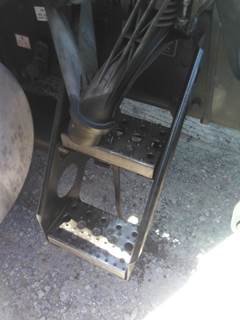 Freightliner Cascadia 125 Left Frame Step