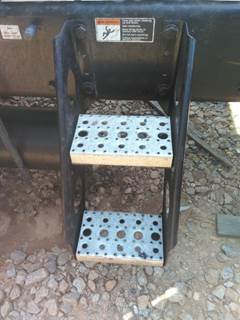 Freightliner Cascadia 125 Left Frame Step