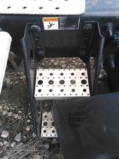 Freightliner Cascadia 125 Left Frame Step