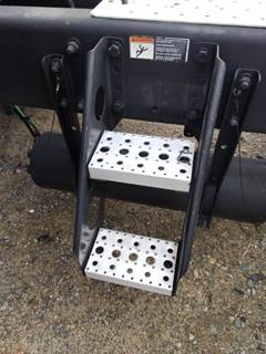 Freightliner Cascadia 125 Left Frame Step