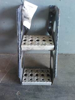 Freightliner Cascadia 125 Left Frame Step
