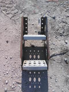 Freightliner Cascadia 125 Left Frame Step