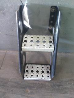 Freightliner Cascadia 125 Left Frame Step