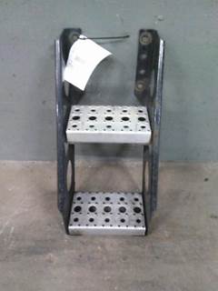 Freightliner Cascadia 125 Left Frame Step