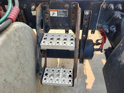 Freightliner Cascadia 125 Frame Step