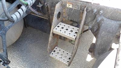 Freightliner Cascadia 125 Frame Step