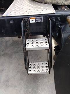 Freightliner Cascadia 125 Left Frame Step