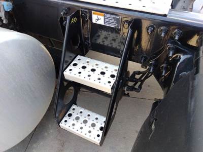 Freightliner Cascadia 125 Left Frame Step