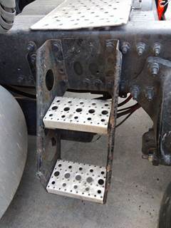 Freightliner Cascadia 125 Left Frame Step