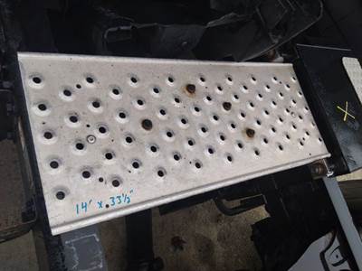 Freightliner Cascadia 125 Left Deck (Catwalk) Step