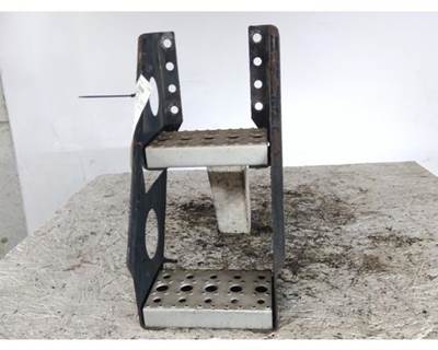 Freightliner Cascadia 125 Left Frame Step