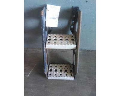 Freightliner Cascadia 125 Frame Step